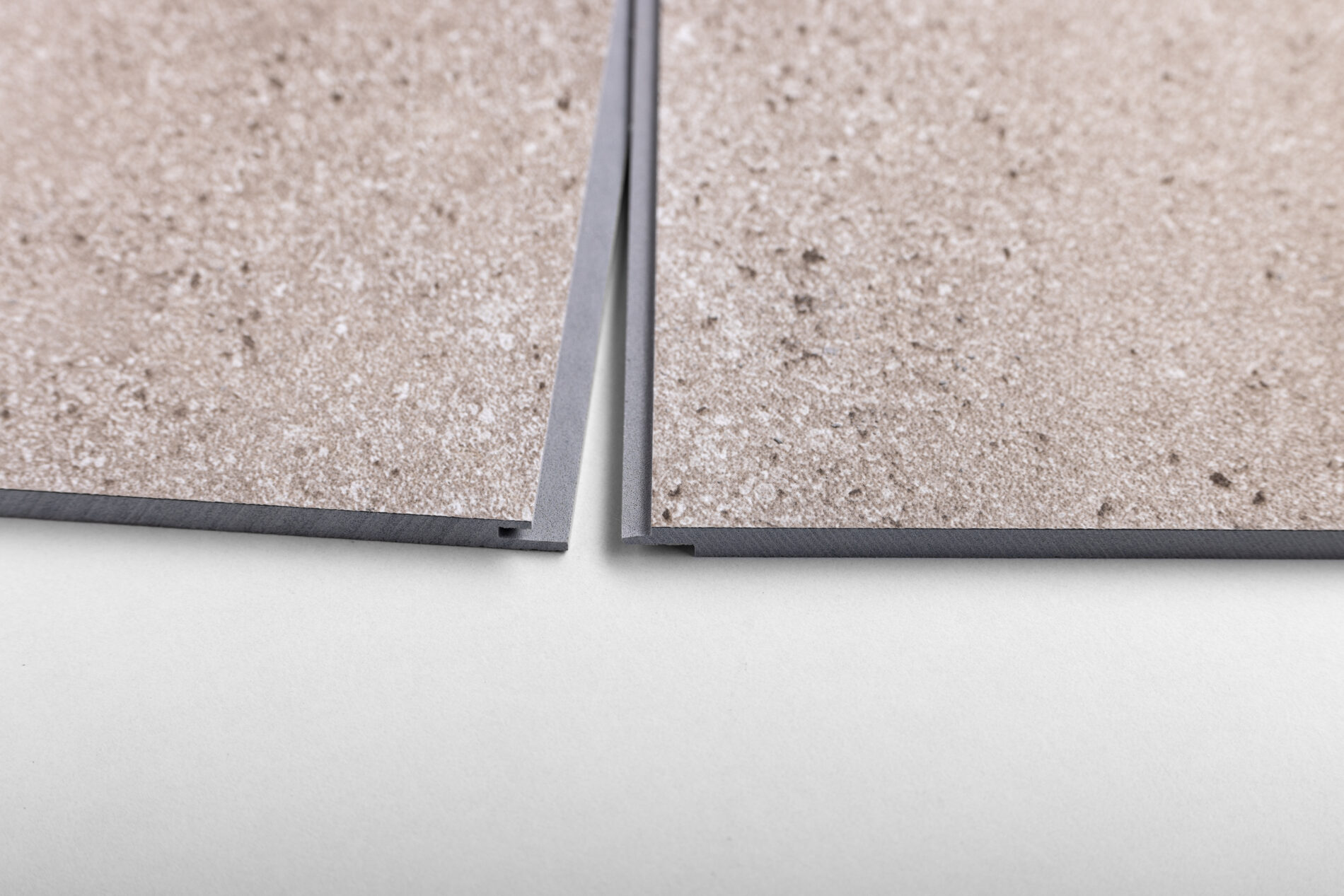 Weiß – XXL-Dekorplatte als Duschrückwand mit Nut & Feder