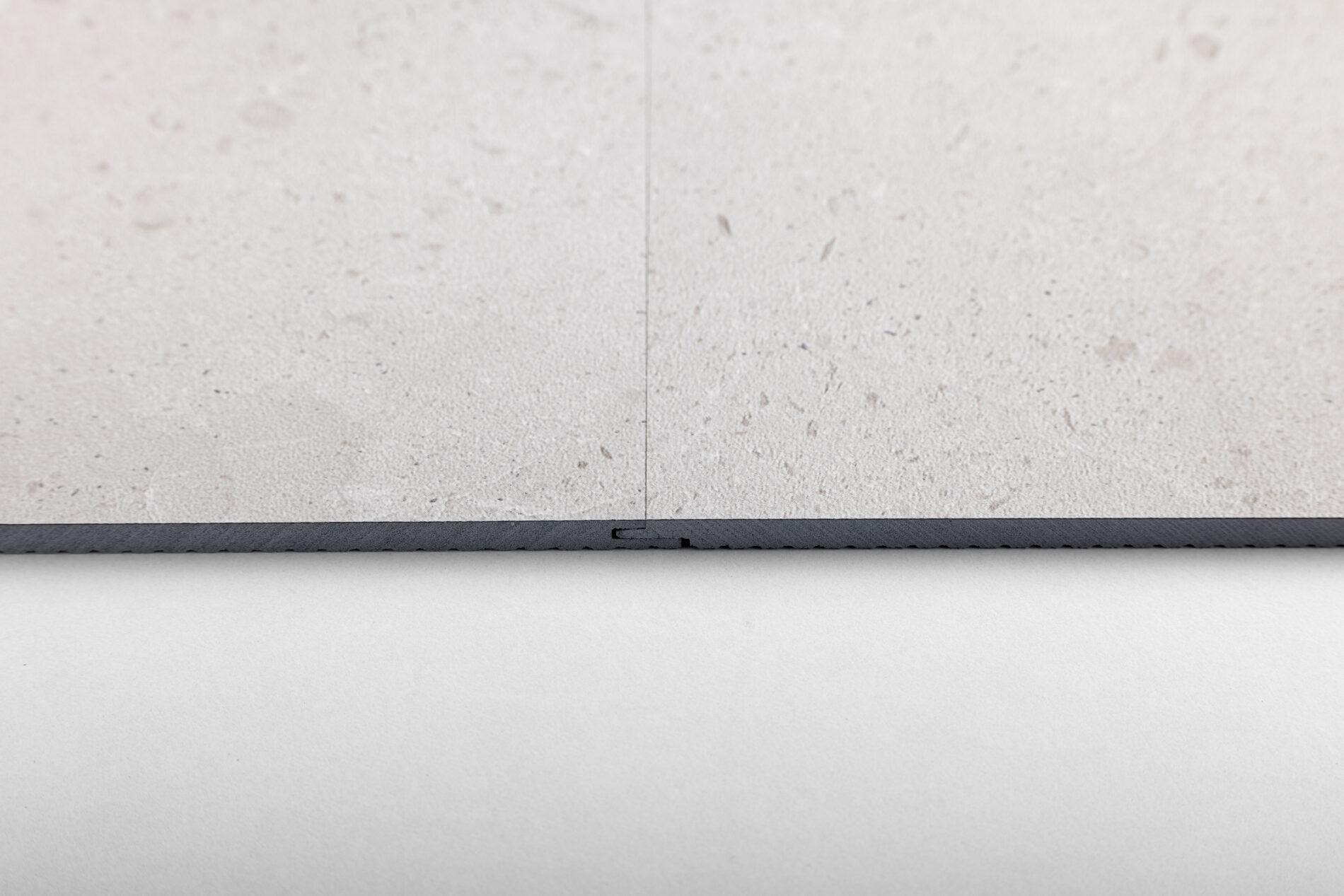 Weiß – XXL-Dekorplatte als Duschrückwand mit Nut & Feder