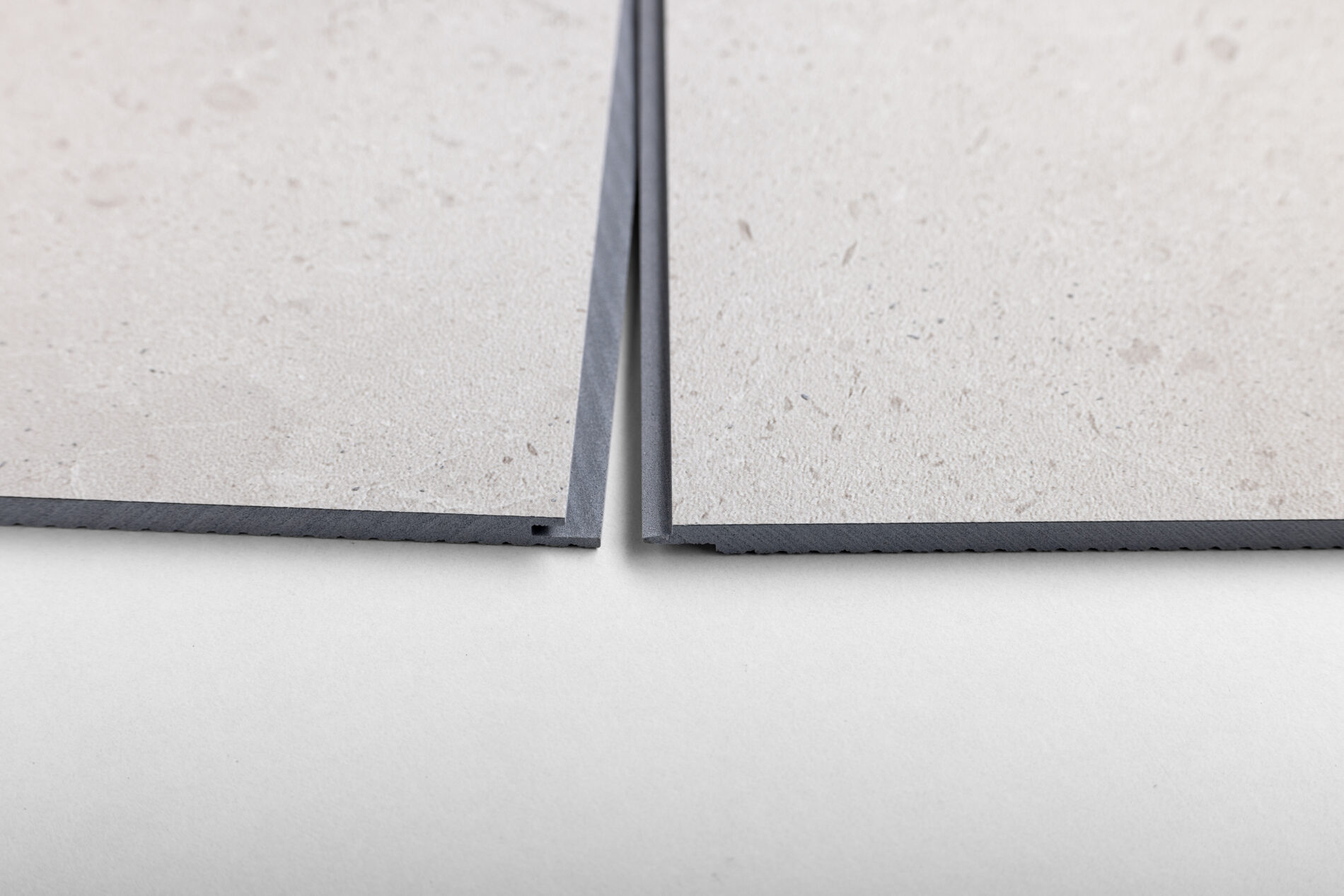 Weiß – XXL-Dekorplatte als Duschrückwand mit Nut & Feder