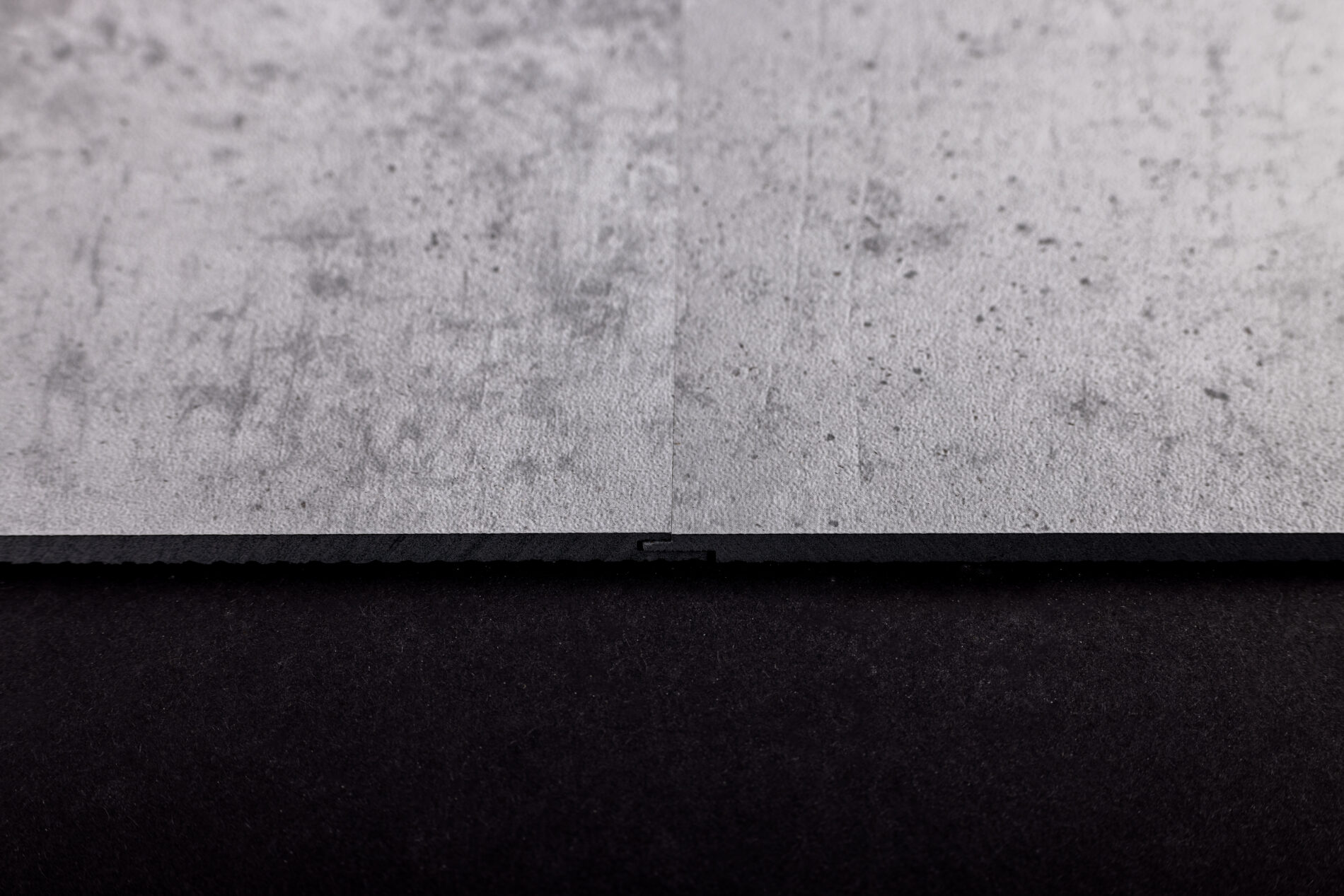 Weiß – XXL-Dekorplatte als Duschrückwand mit Nut & Feder Weiß – XXL-Dekorplatte als Duschrückwand mit Nut & Feder