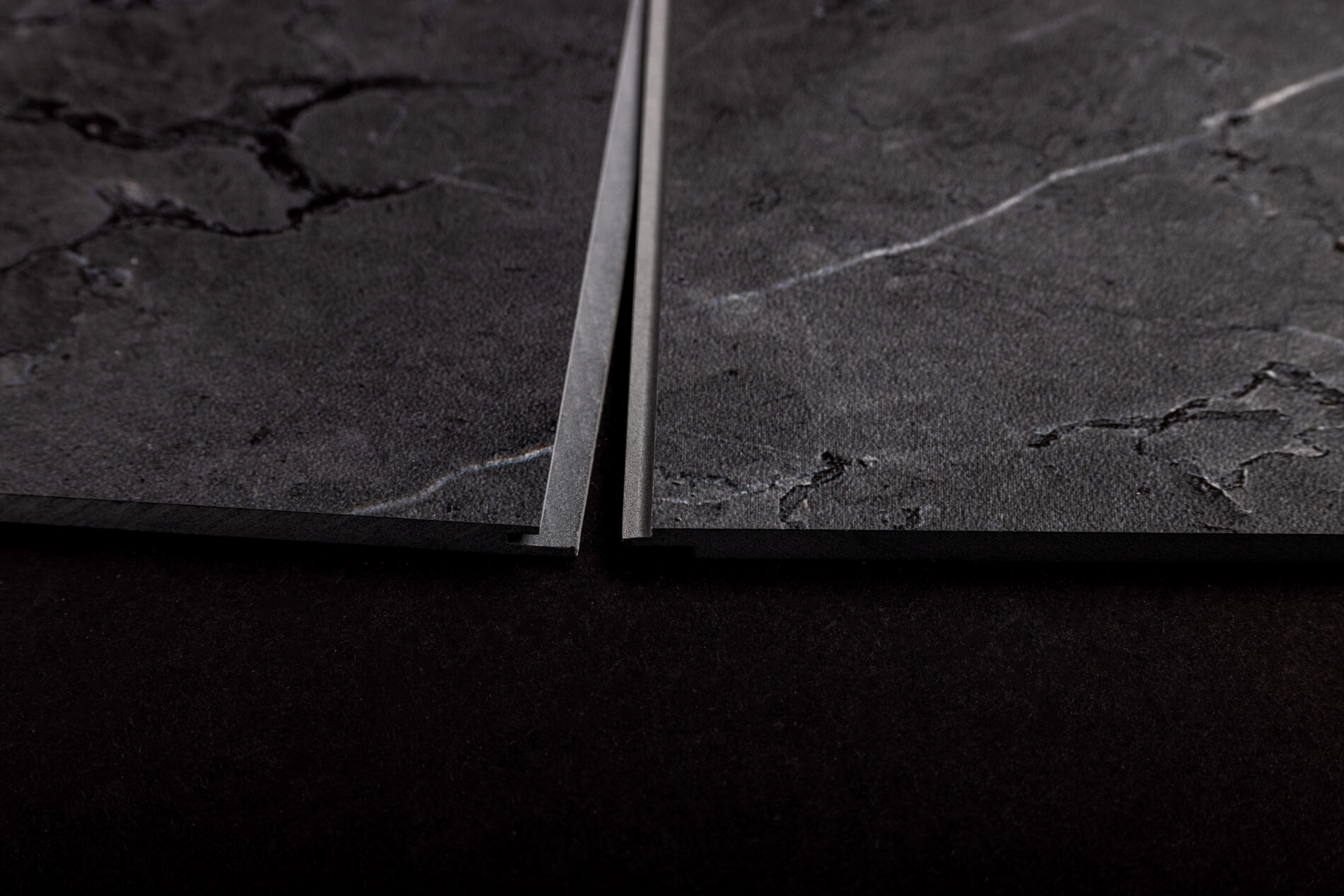 Weiß – XXL-Dekorplatte als Duschrückwand mit Nut & Feder